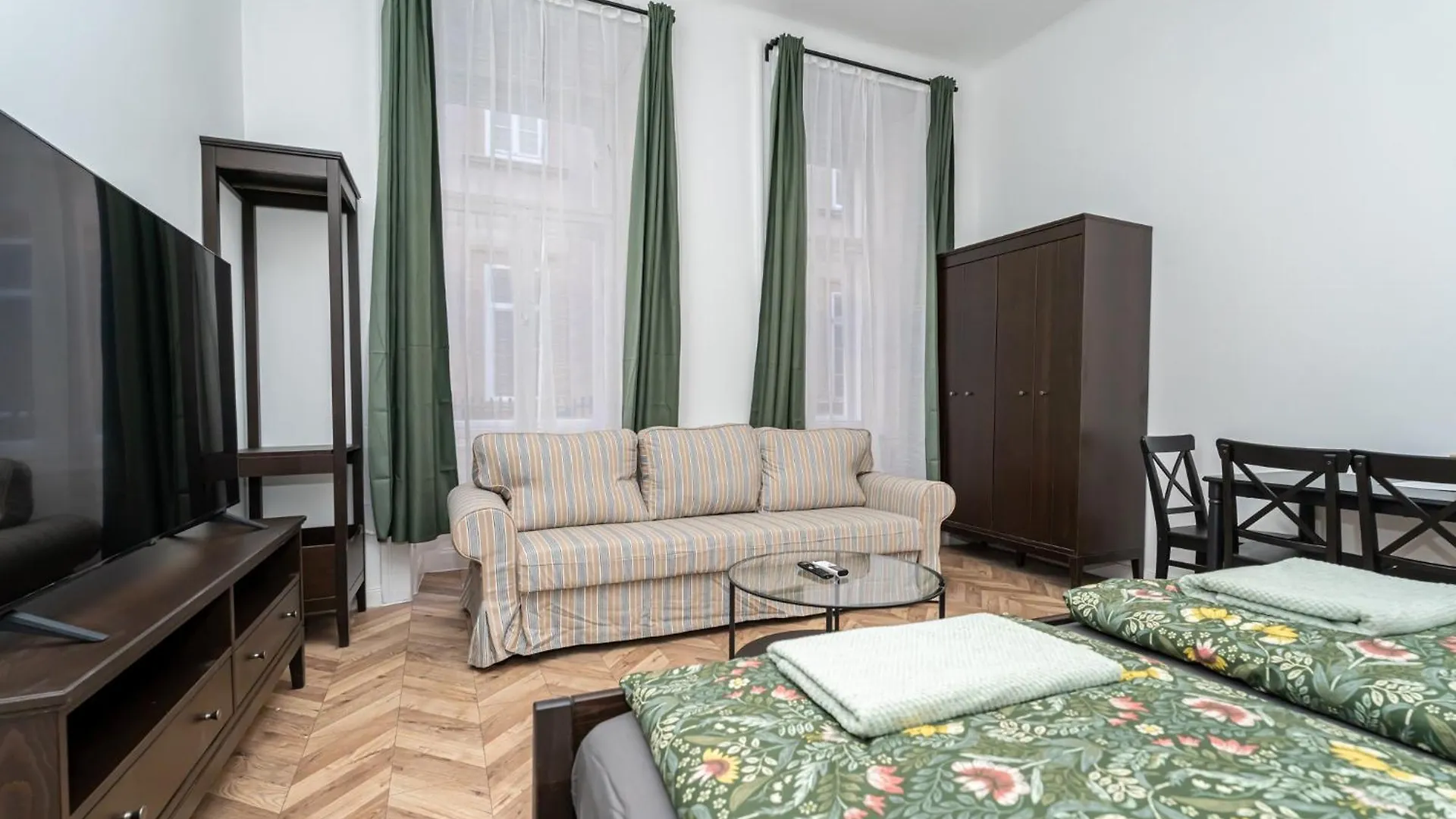Gozsdu Court Pollack Budapest