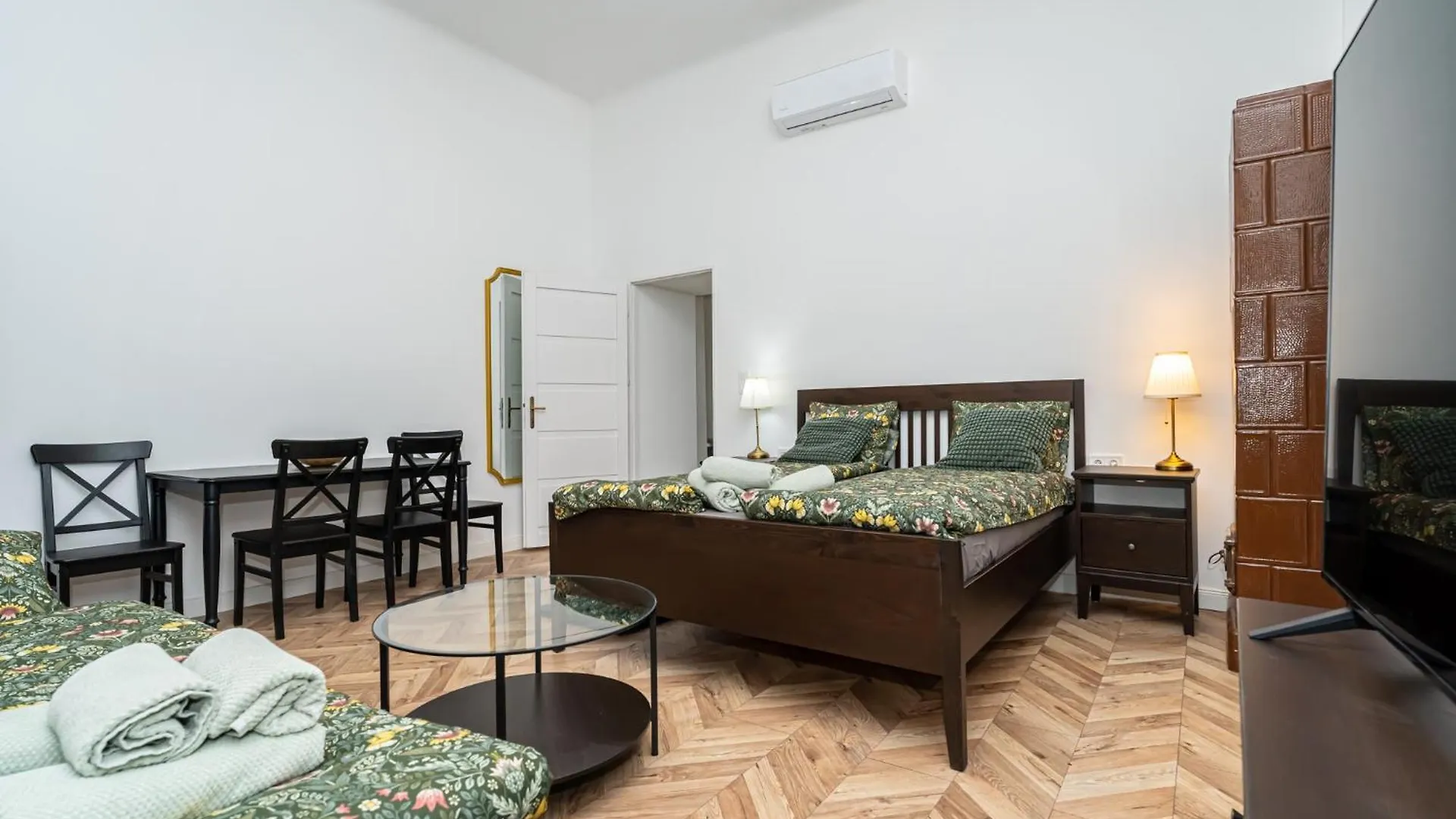 Gozsdu Court Pollack Budapest Ungarn