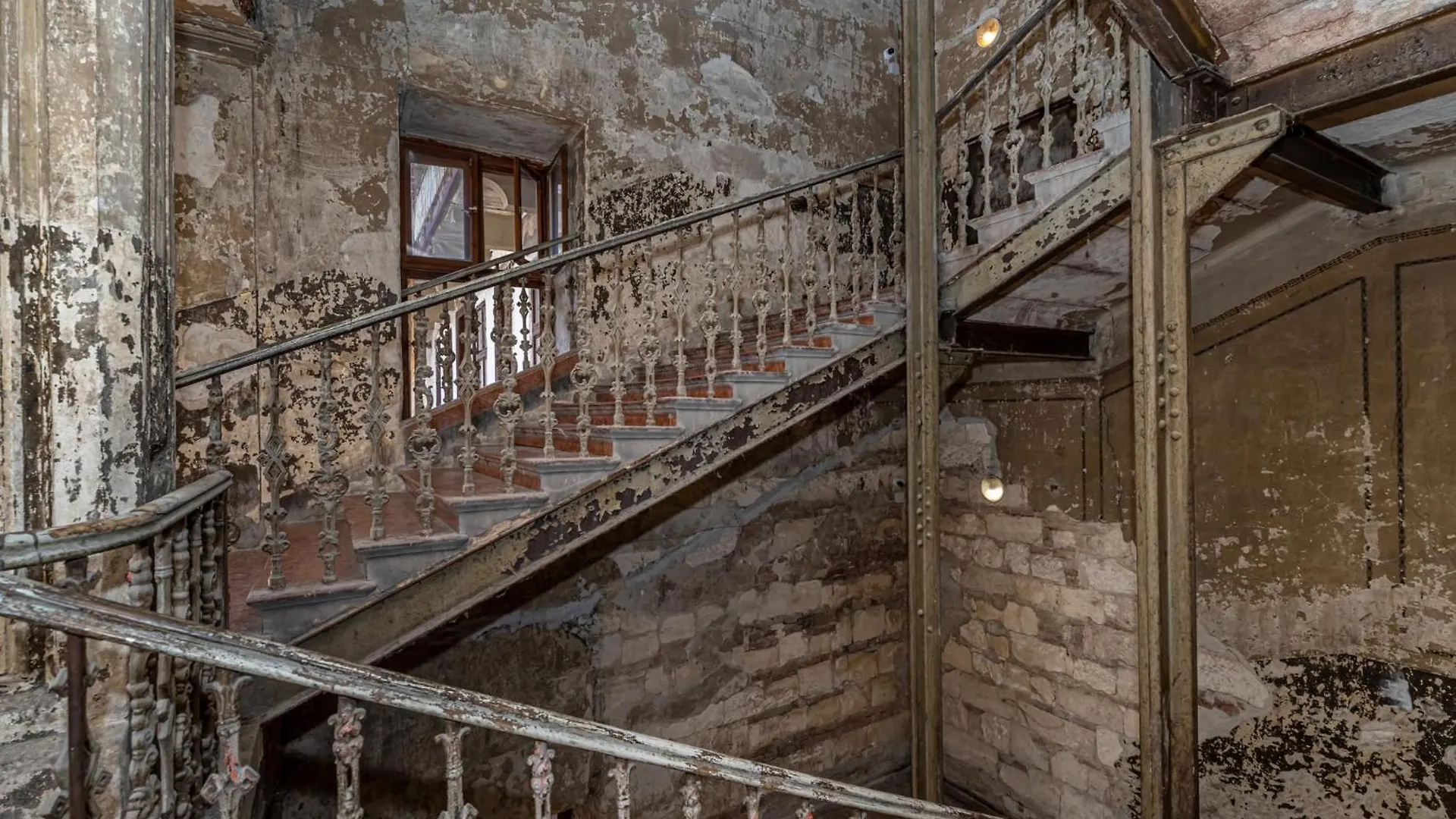 Gozsdu Court Pollack Budapest